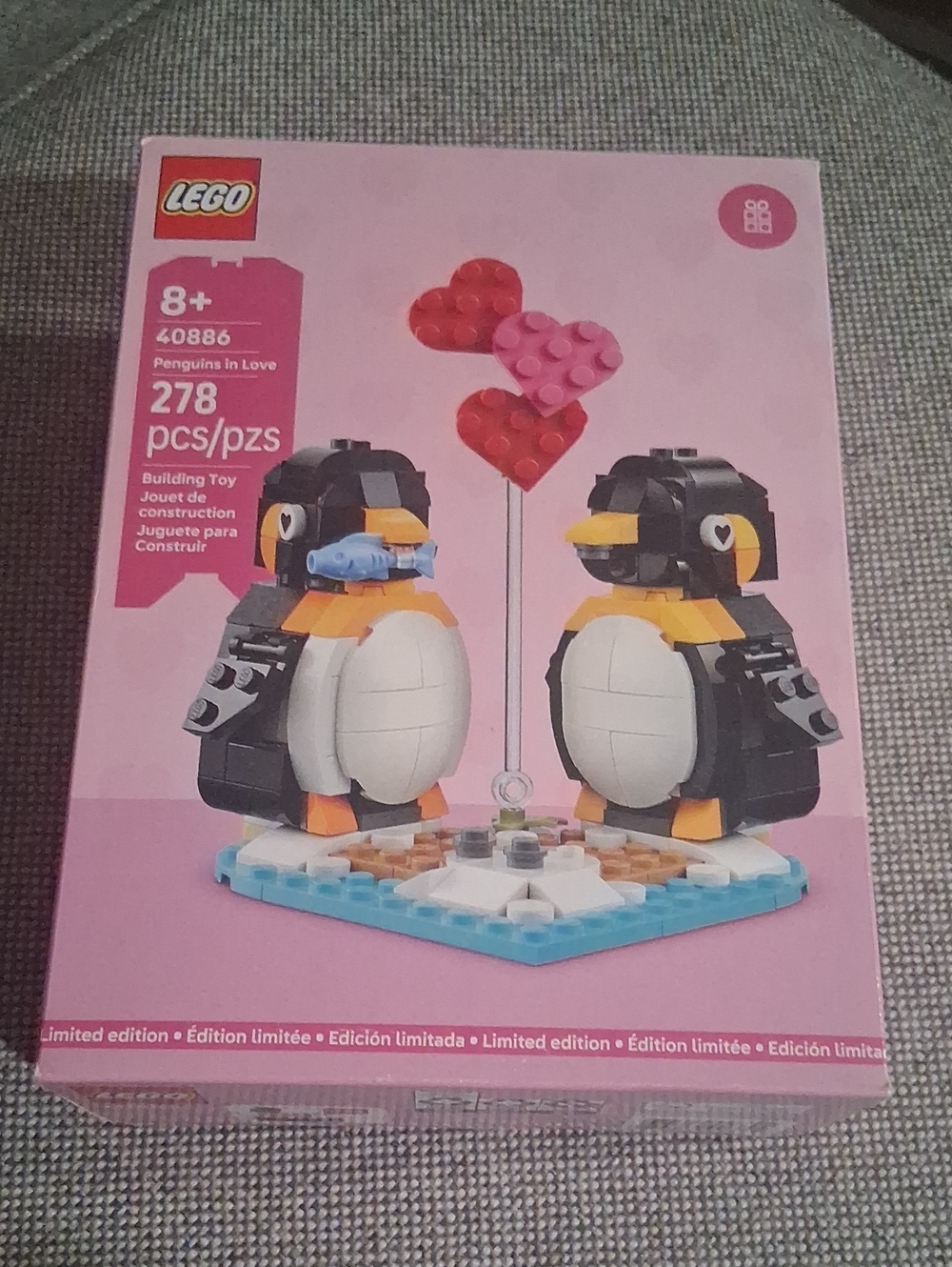 LEGO Black, White & Pink Penguins Build Set